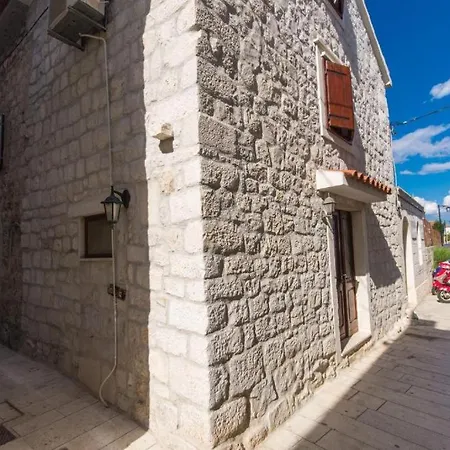 Vakantiehuis Little Sweet Stone House For 4, Seget, 20m To The Trogir