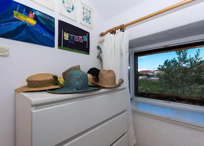 Vakantiehuis Little Sweet Stone House For 4, Seget, 20m To The *