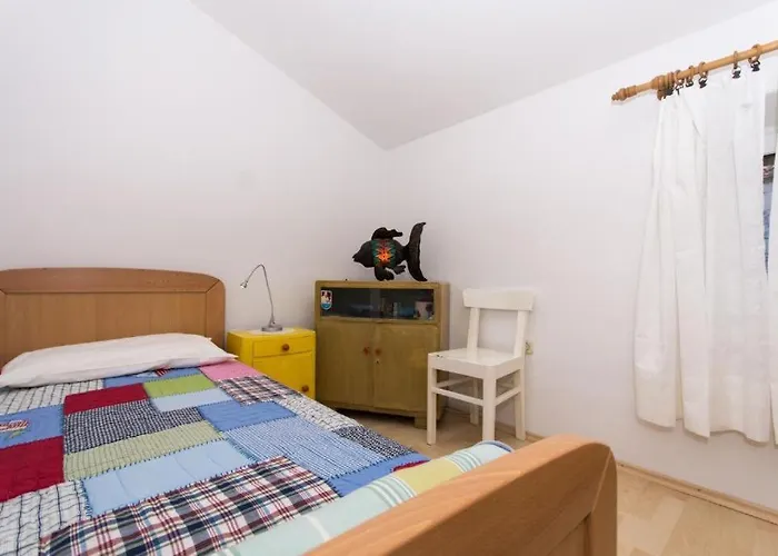 Vakantiehuis Little Sweet Stone House For 4, Seget, 20m To The *