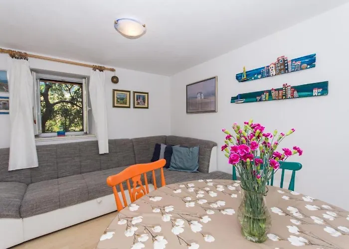 Little Sweet Stone House For 4, Seget, 20m To The