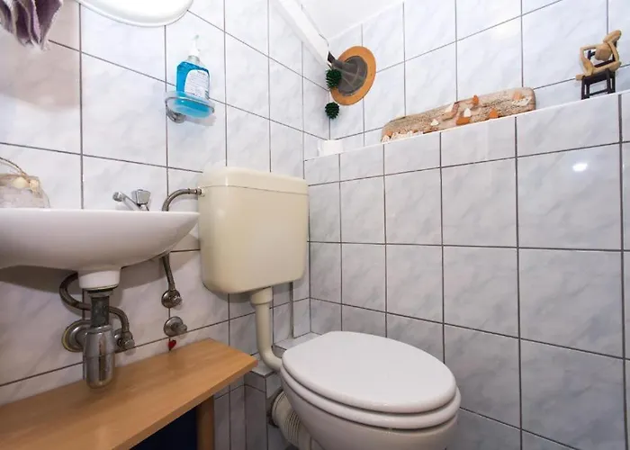 Vakantiehuis Little Sweet Stone House For 4, Seget, 20m To The *