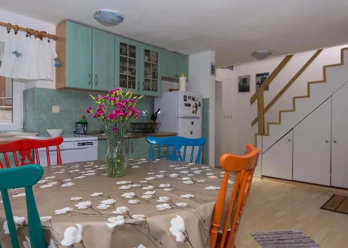 Vakantiehuis Little Sweet Stone House For 4, Seget, 20m To The *